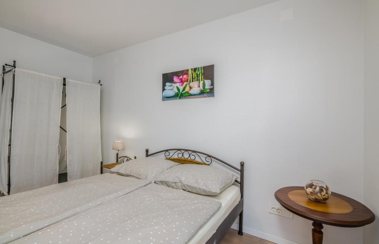 Apartment Tulipan Klimno Exterior photo