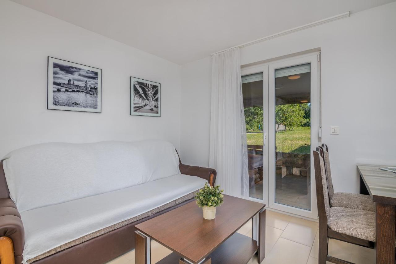 Apartment Tulipan Klimno Exterior photo